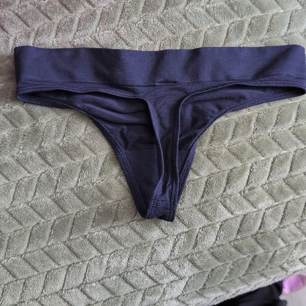 Victoria's Secret Navy Blue Seamless Thong with Logo Waistband - Picture 3 of 3